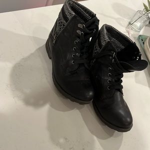 Black size 7 Boots